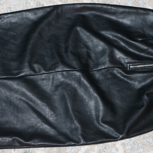 EXCELLENT CONDITION: PLEATHER ASYMMETRICAL SKIRT - Picture 2 of 4